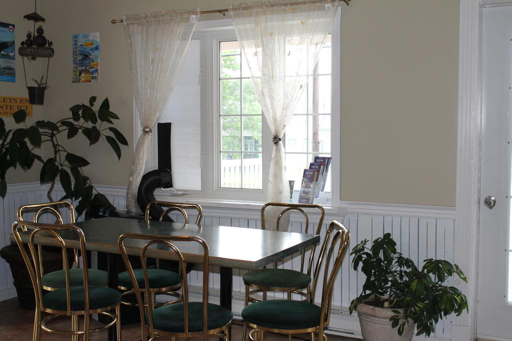 Sacre-Coeur Auberge Chez Caro מראה חיצוני תמונה